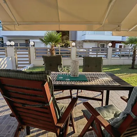 Lagonisi Apartment *